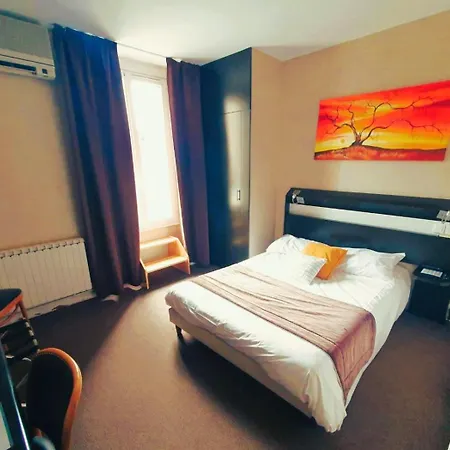 Hotel Logis Des Bourbons