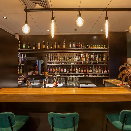 Logis Des Bourbons Hotel 3*